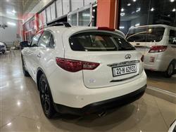 Infiniti Q70